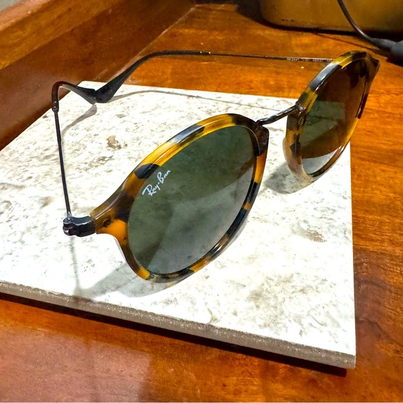 Ray-Ban Round Fleck Men’s Sunglasses | Tortoise Shell Finish - Picture 4 of 8